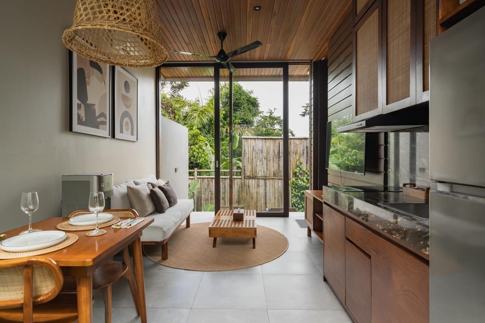 Kitchen or kitchenette, Living room, Seating area, Dining area, stove