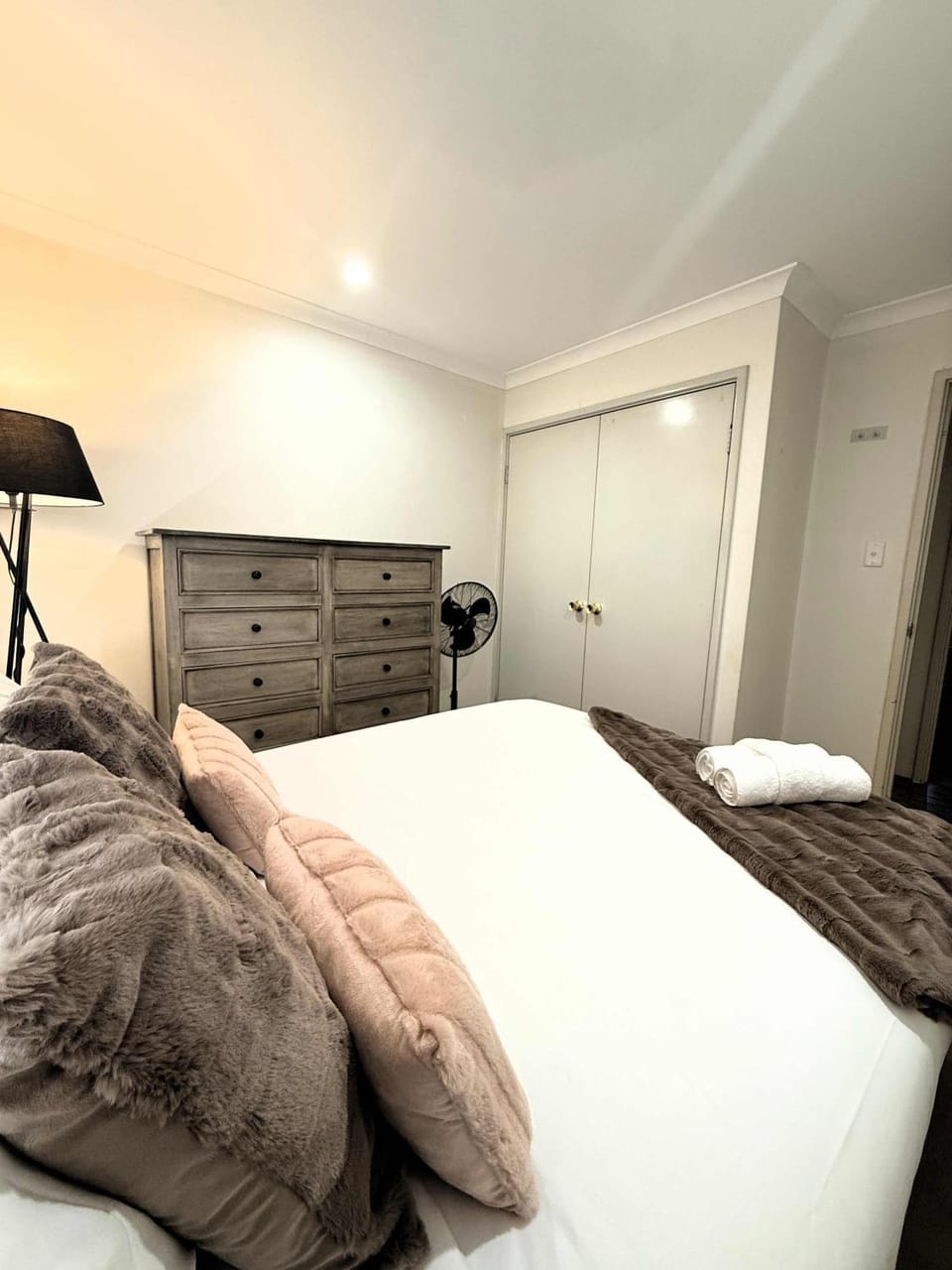 Bed, Photo of the whole room, Bedroom, wardrobe