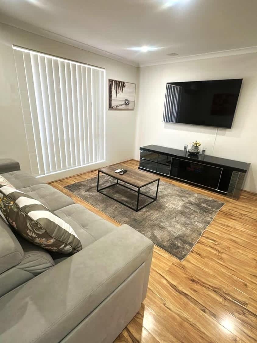 4 Private 3BR Villa Near Yokine & Parking Villa in Perth