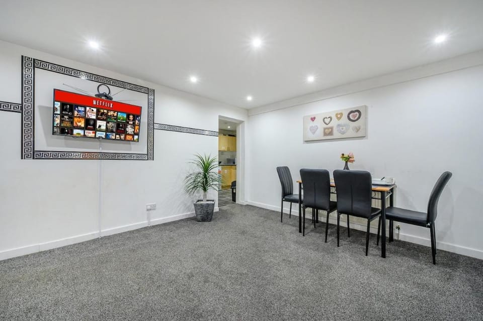TV and multimedia, Living room, Dining area