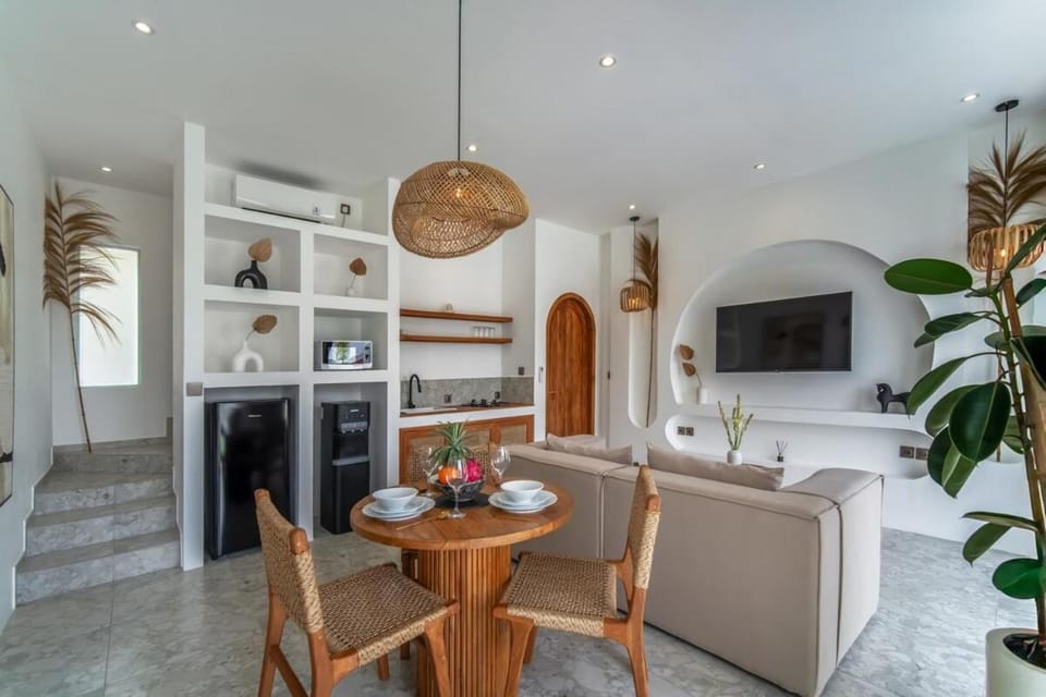 Unu V10 Mediterranean 1BR With Rooftop & Pool Villa in North Kuta