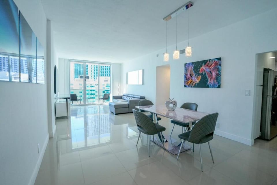 TV and multimedia, Living room, Seating area, Dining area, Evening entertainment