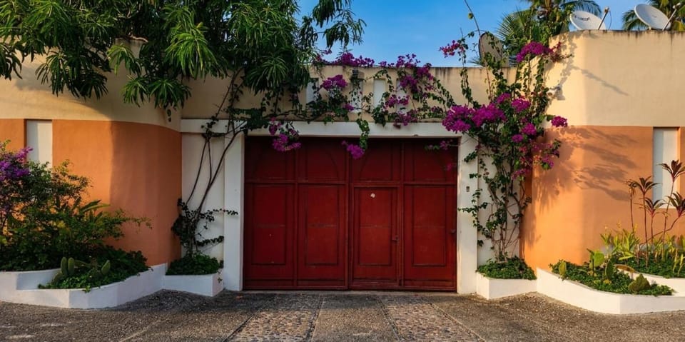 Property building, Facade/entrance