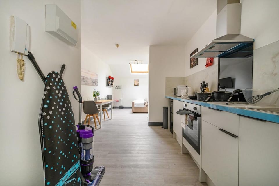 78F8 Spacious & Modern Apartment in Bradford