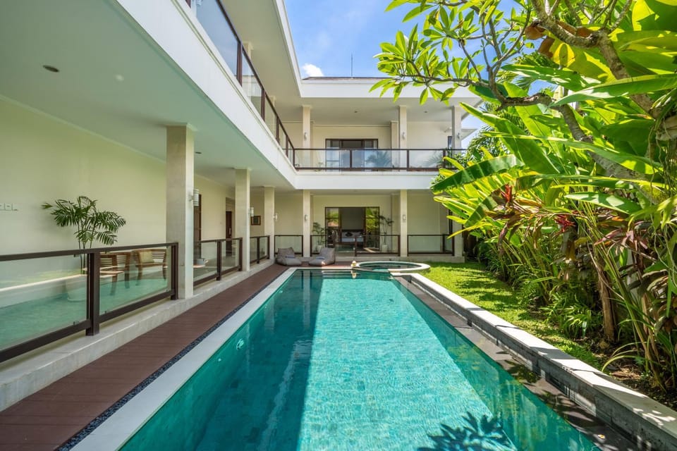 5BR FamilyVilla, Gym, Large Pool, Rice Field View Villa in North Kuta