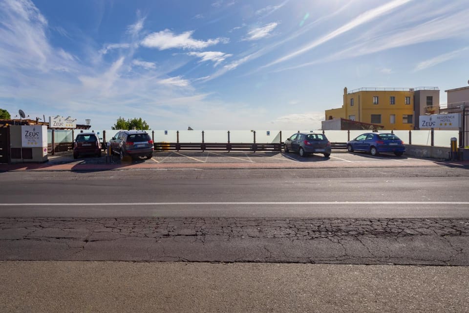 Property building, Neighbourhood, Beach, Street view, Area and facilities