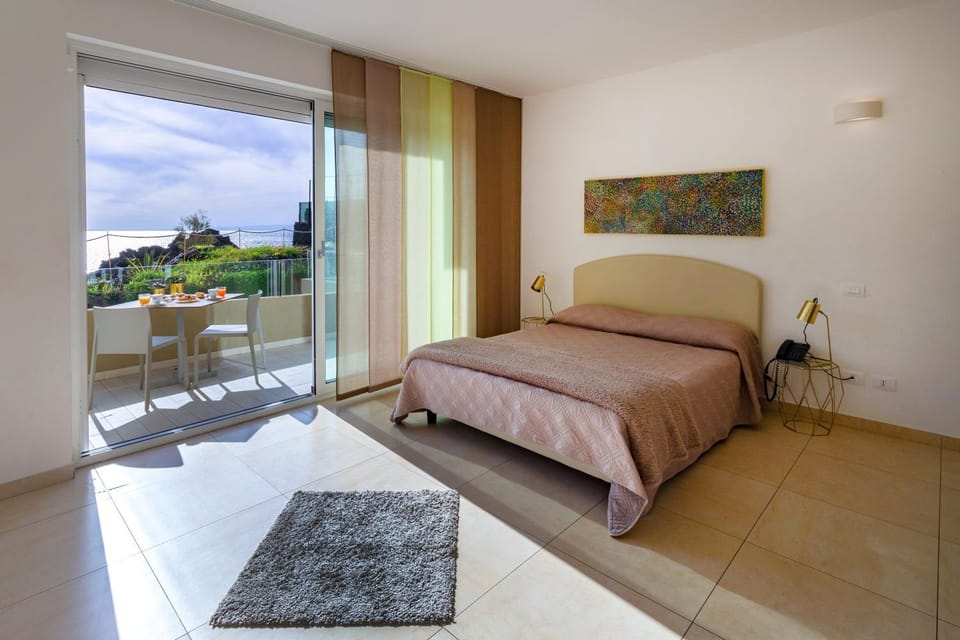Balcony/Terrace, Photo of the whole room, Bedroom, Sea view
