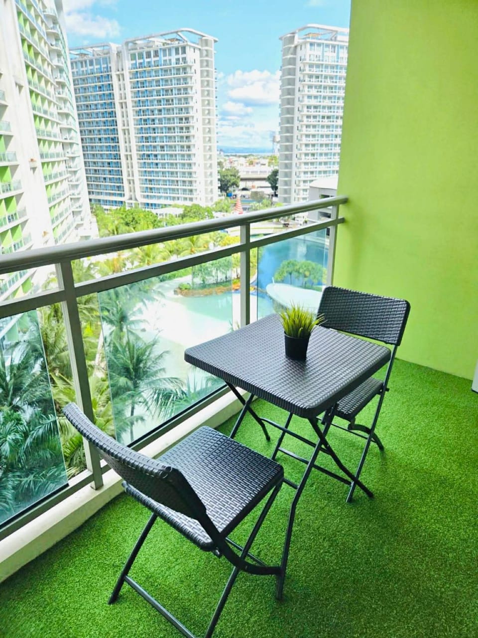 Casa Niall Azure Staycation Hotel in Paranaque
