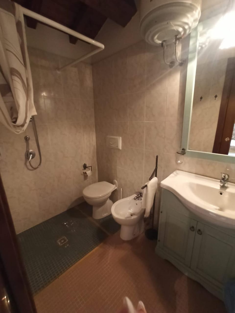 Shower, Toilet, Bathroom, bidet, towels