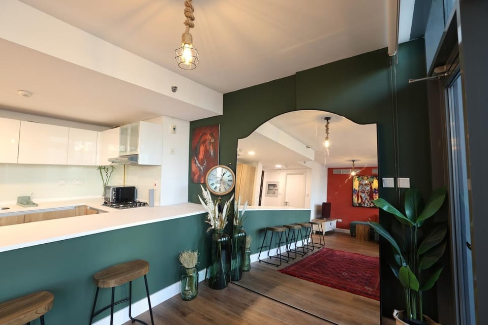 Kitchen or kitchenette, Seating area, Dining area