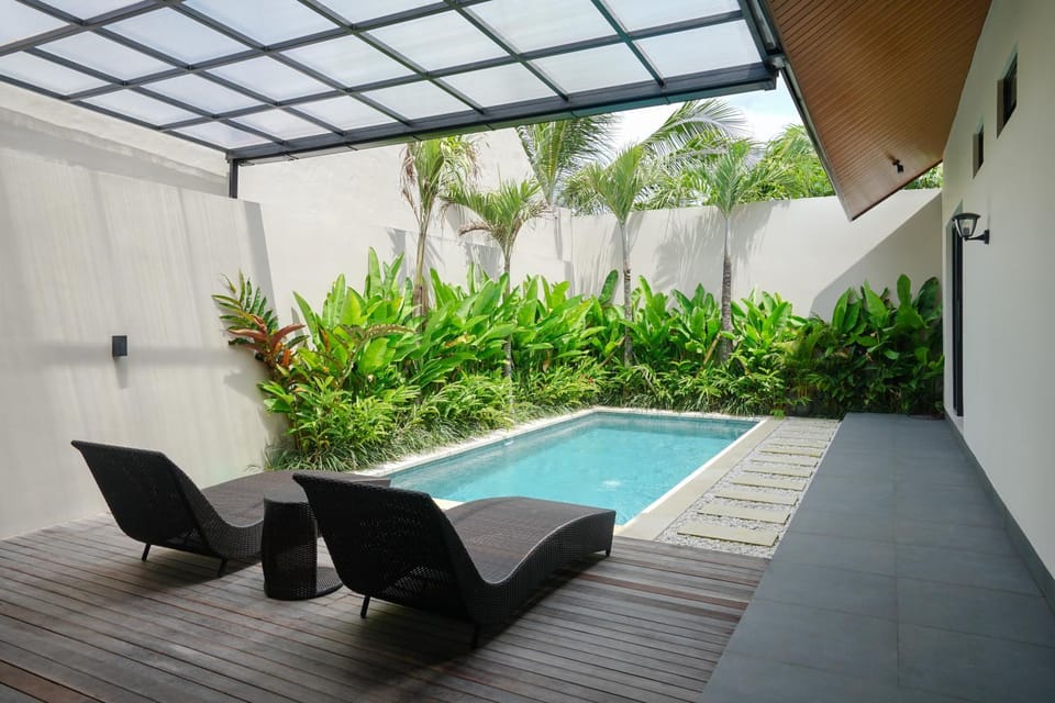 Garden, Garden view, Pool view, Swimming pool, sunbed