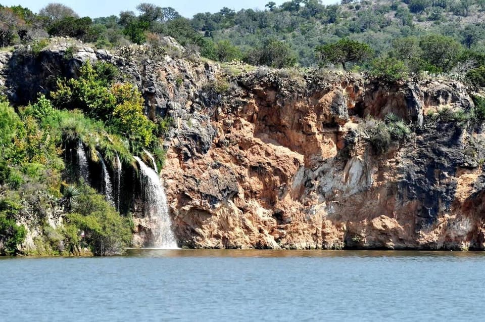 Relaxing Lakefront Cabin with Hot Tub, Starry Nights, Trails & Scenic Vineyards in Texas Cabin in Lake Buchanan