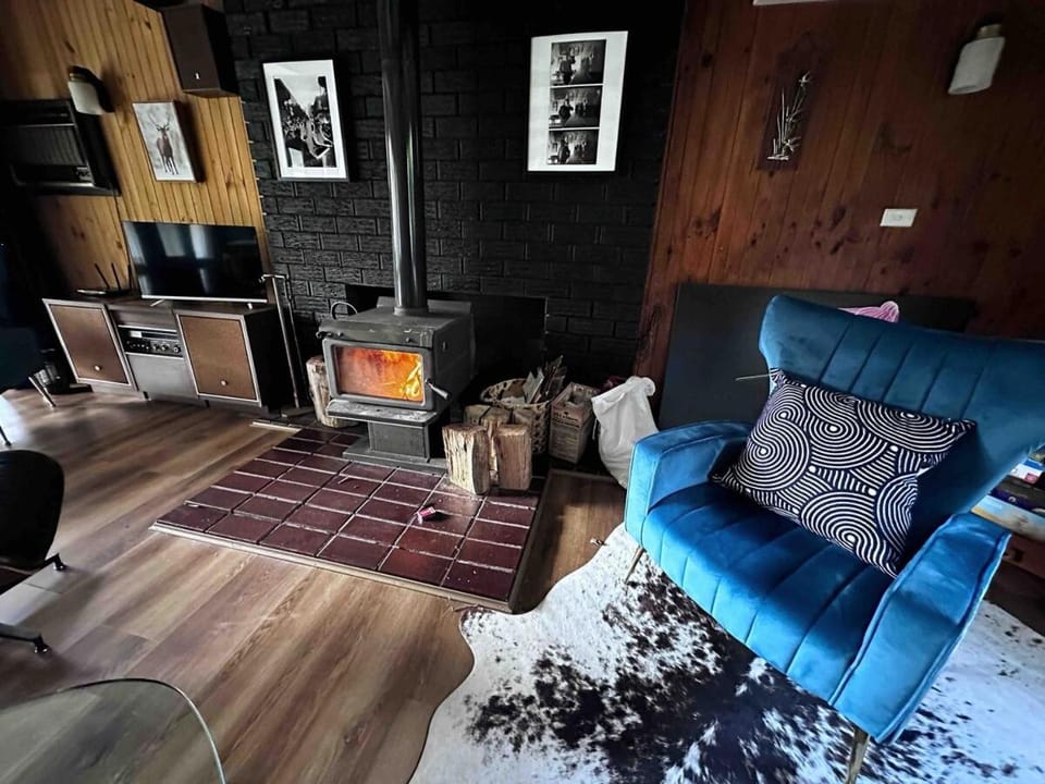 Riverfront, Kayaks, Hot Tub, Sauna & Fire pit House in Jamieson