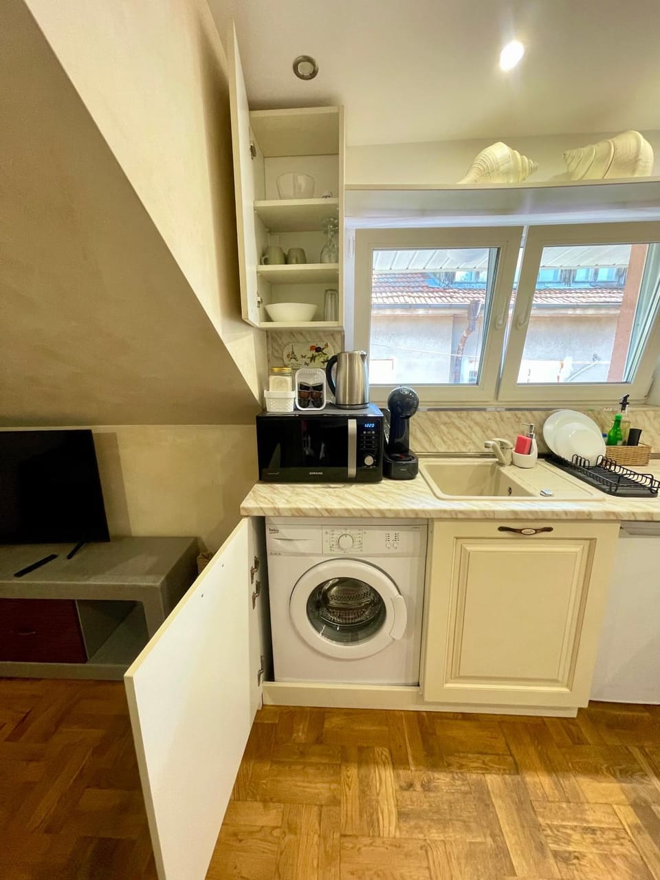 Kitchen or kitchenette