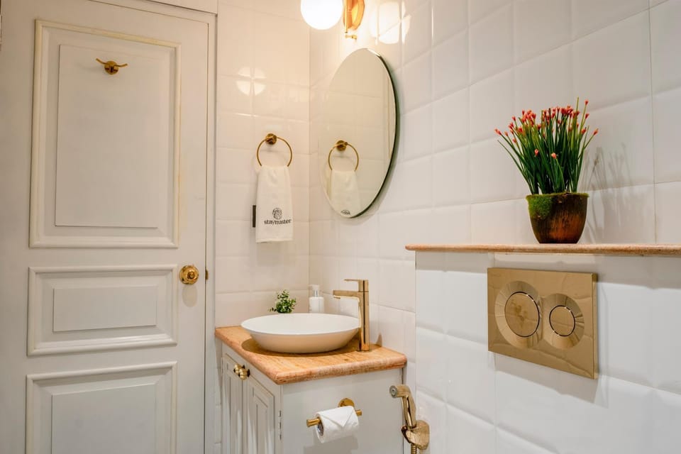 Bathroom, towels
