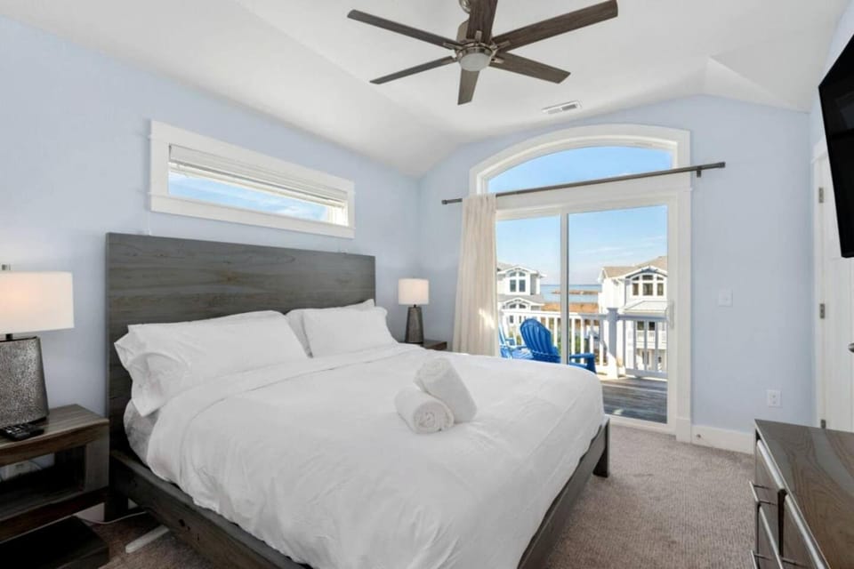 Luxury Coastal Escape with Private Pool, BBQ Grill & Family Amenities in Corolla, North Carolina House in Corolla