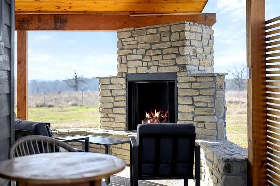 Modern Luxury Cabin with Game Room, Hot Tub & Fire Pit Near Beavers Bend, Broken Bow OK Cabin in Broken Bow