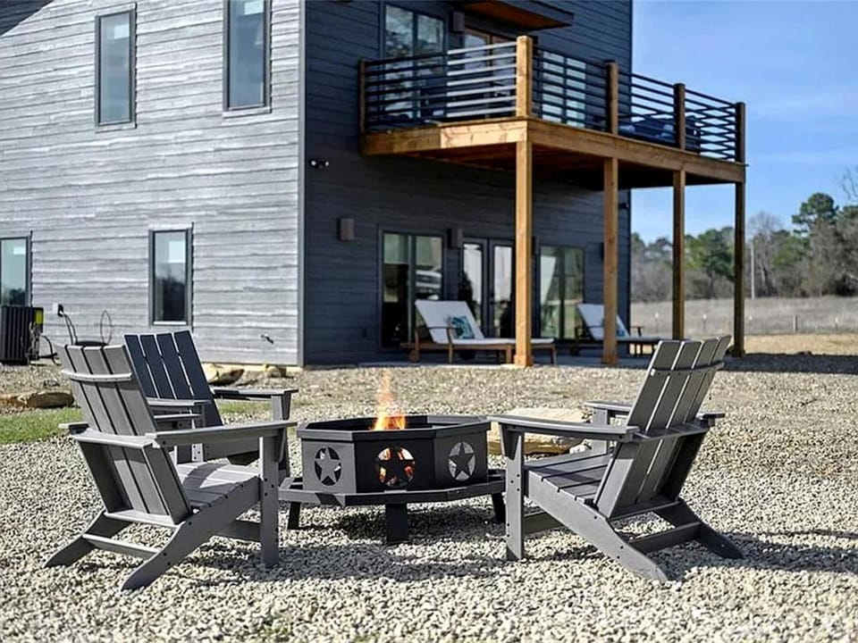 Modern Luxury Cabin with Game Room, Hot Tub & Fire Pit Near Beavers Bend, Broken Bow OK Cabin in Broken Bow