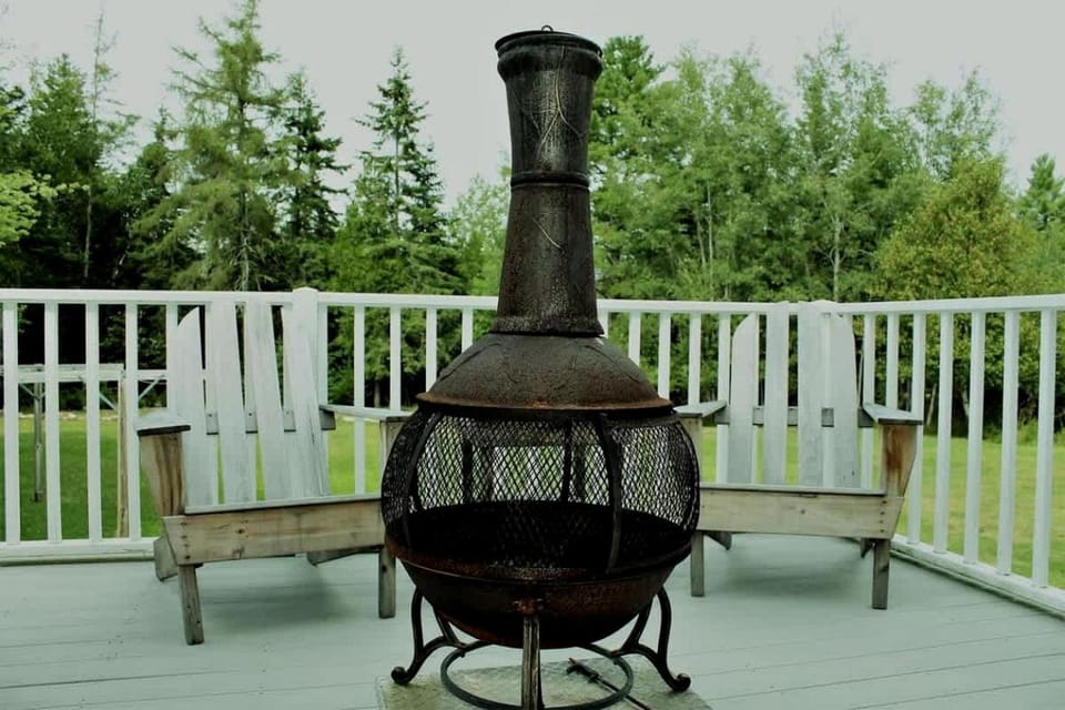 Charming Dog-Friendly Beach House with Fire Pit & Jetted Tub Near Carters Beach in Hancock, Maine House in Sullivan