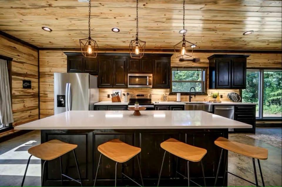 Private Forestview Luxury Cabin with Hot Tub, Foosball Loft & Outdoor Fireplace Near Beavers Bend, Broken Bow, OK Cabin in Oklahoma