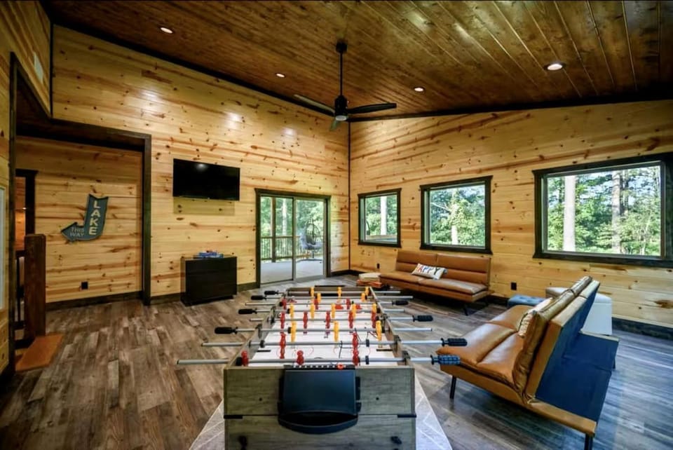 Private Forestview Luxury Cabin with Hot Tub, Foosball Loft & Outdoor Fireplace Near Beavers Bend, Broken Bow, OK Cabin in Oklahoma