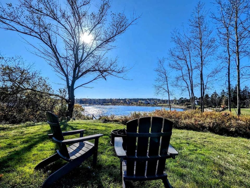 Cozy Waterfront Cottage with Private Beach and Fire Pit Near Gouldsboro, Maine House in Prospect Harbor