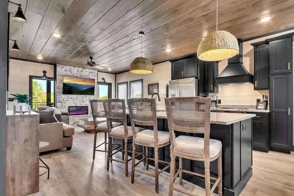 Brand-New Luxury Cabin with Indoor Heated Pool & Arcade, Near Dollywood in Sevierville, Tennessee Cabin in Sevierville