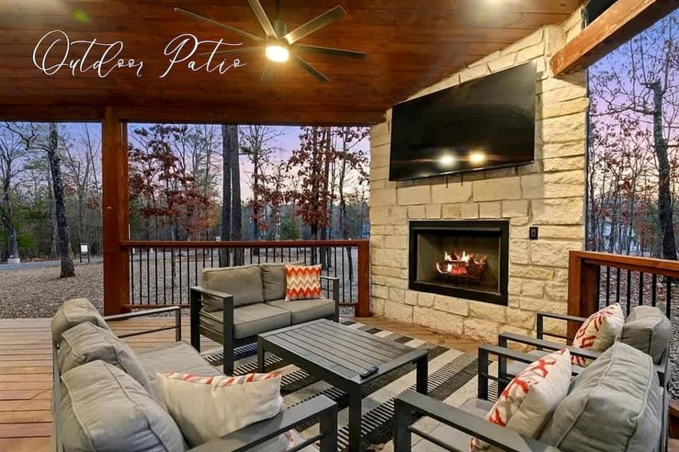 Secluded Luxury Cabin with Hot Tub & Fishing Pond Near Broken Bow Lake, Broken Bow OK Cabin in Oklahoma