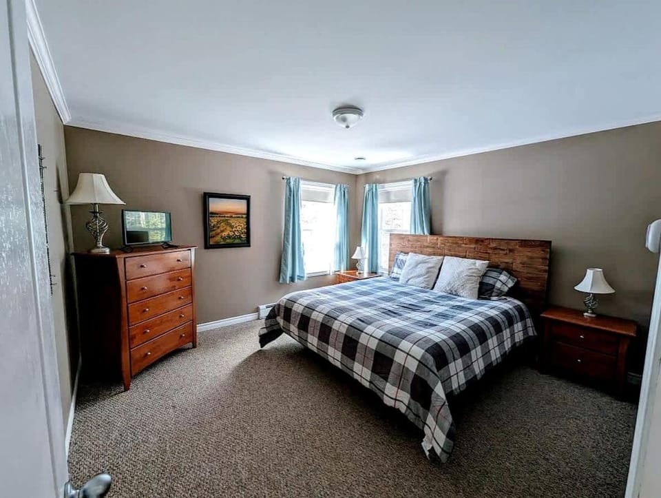 Spacious Ranch-Style Retreat with Private Deck, Nestled in Nature Near Acadia, Hancock Maine House in Hancock