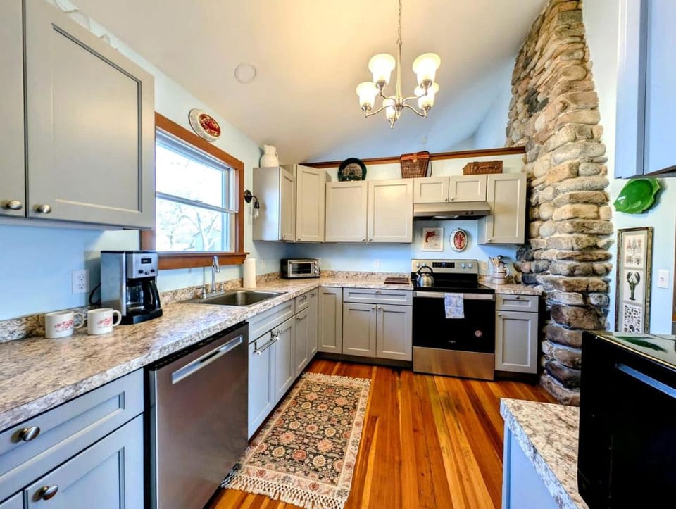 Picturesque Waterfront Cottage with Waterfall Views, Fireplace & Deck, Near Acadia National Park in Gouldsboro, Maine House in Prospect Harbor