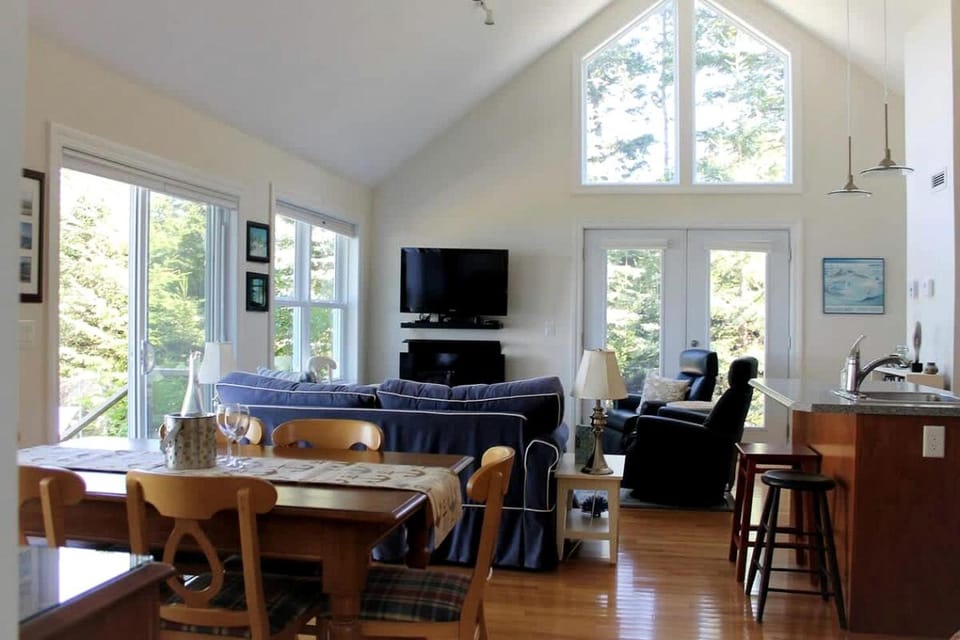 Romantic Waterfront Cottage with Private Beach & Fireplace Near Hancock, Maine House in Sullivan