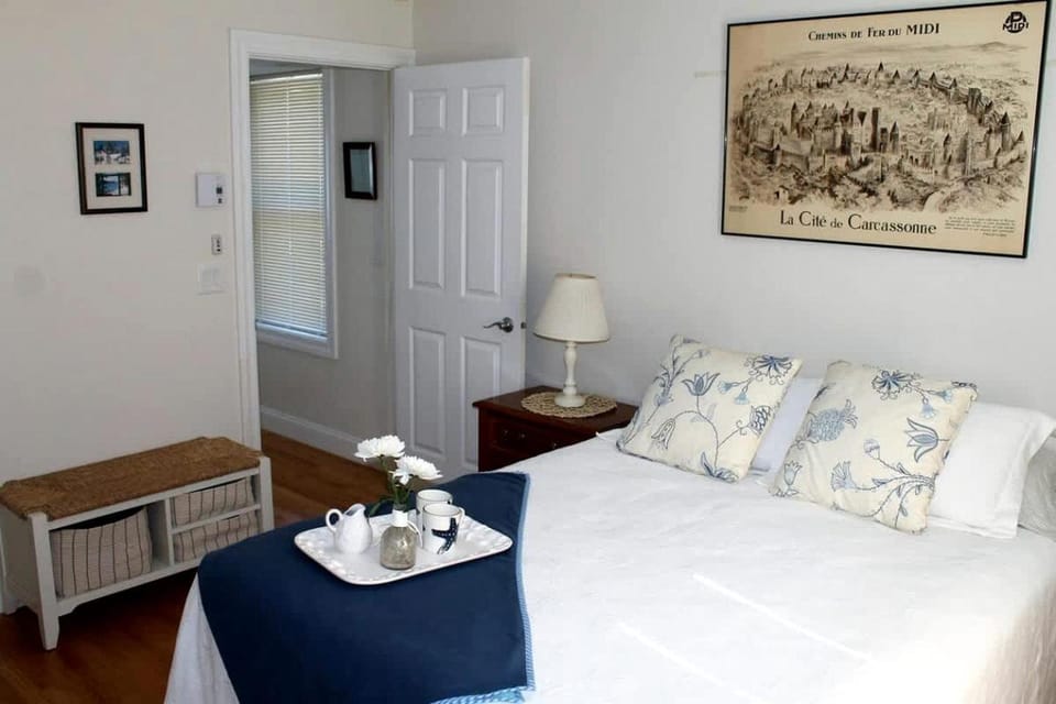 Romantic Waterfront Cottage with Private Beach & Fireplace Near Hancock, Maine House in Sullivan