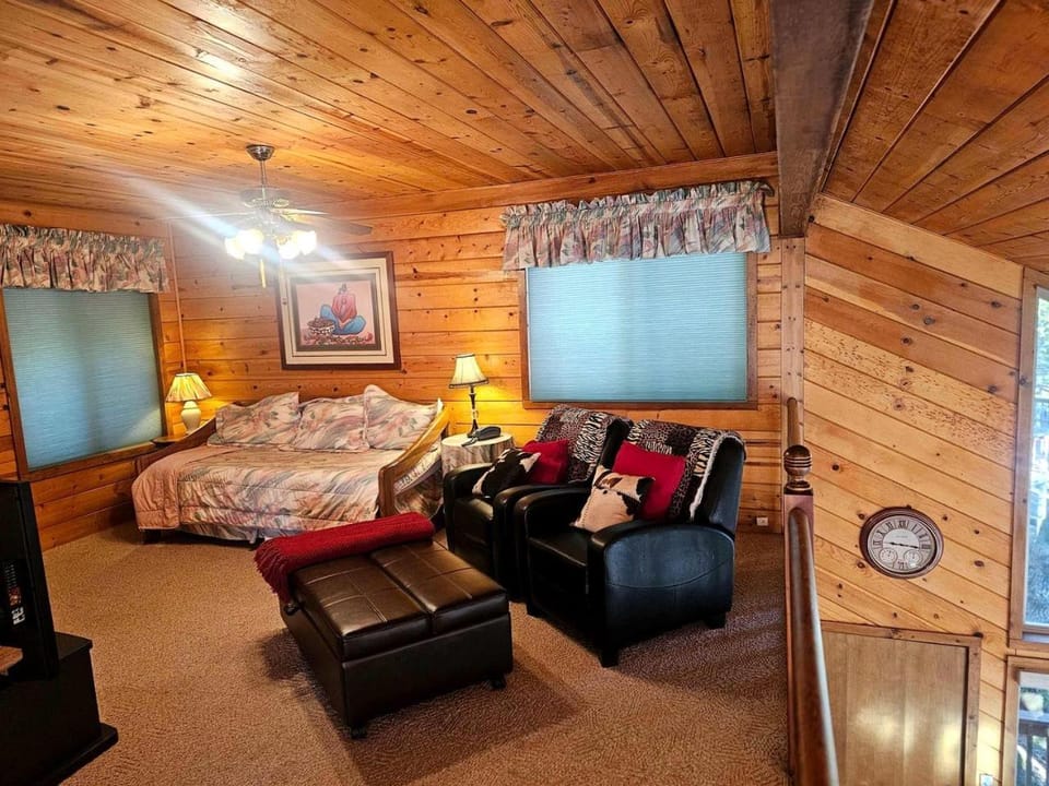 Peaceful Mountain Cabin with Private Lake and Game Room Near Long Barn, California Cabin in Calaveras County