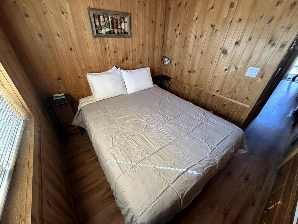 Cozy Mountain-Style Cabin with Scenic Sierra Nevada Views Near Lone Pine, California Cabin in Lone Pine