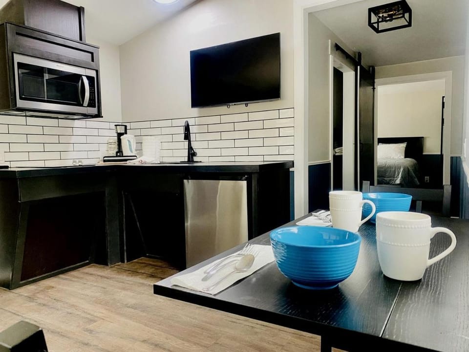 Modern Tiny Home with Mountain Views Near Mt. Whitney, Lone Pine, California House in Lone Pine