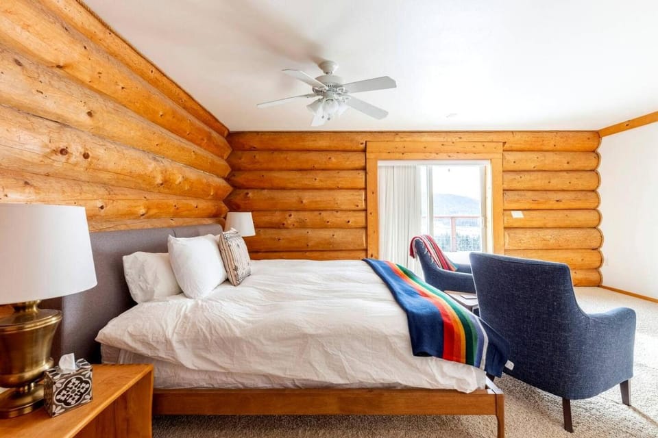 Cozy Secluded Log Cabin Retreat with Stunning Views, Luxury Comfort & Grill Deck in Sequim, Washington Cabin in Washington