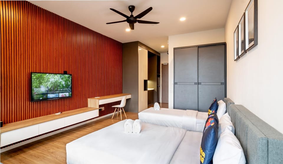 Bed, TV and multimedia, Photo of the whole room, Bedroom