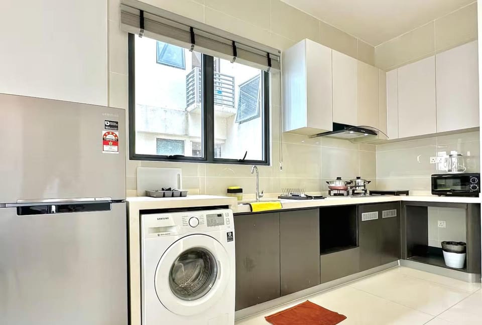 Kitchen or kitchenette, washing machine
