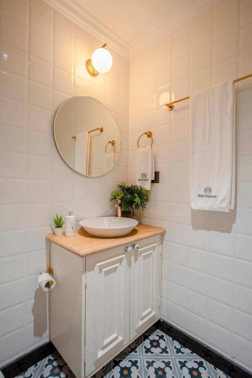 Bathroom, towels