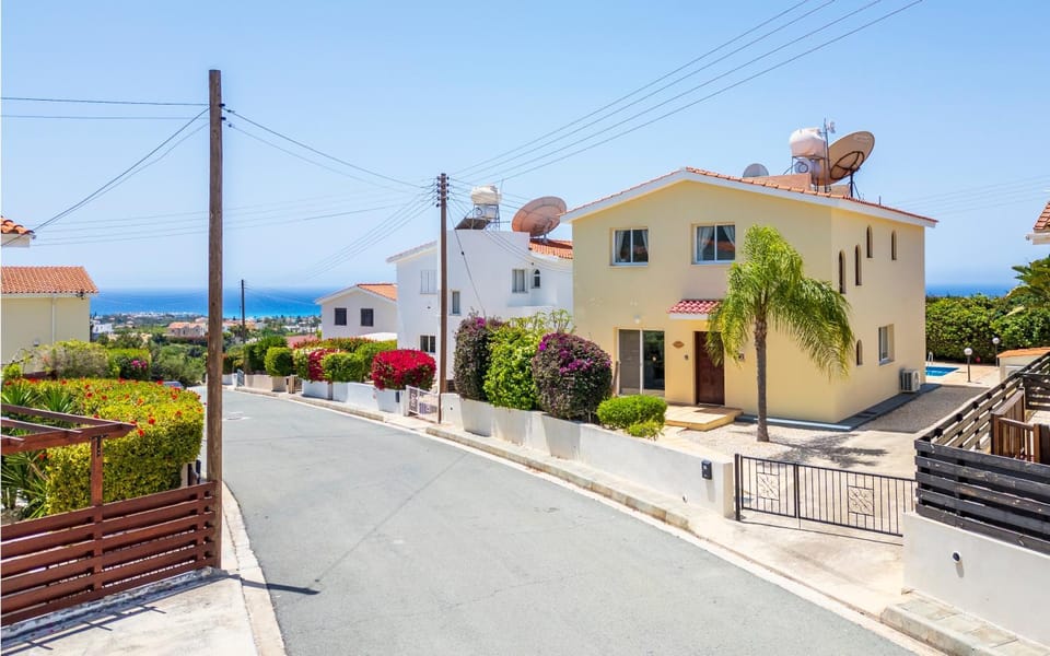 Property building, Neighbourhood, Natural landscape, Sea view, Street view