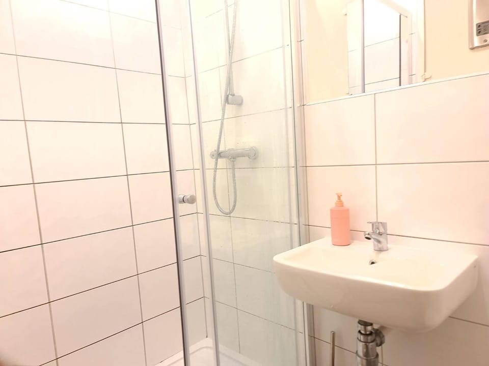 LongStay Family Contractor, Wi-fi, Discounts Apartment in Bradford