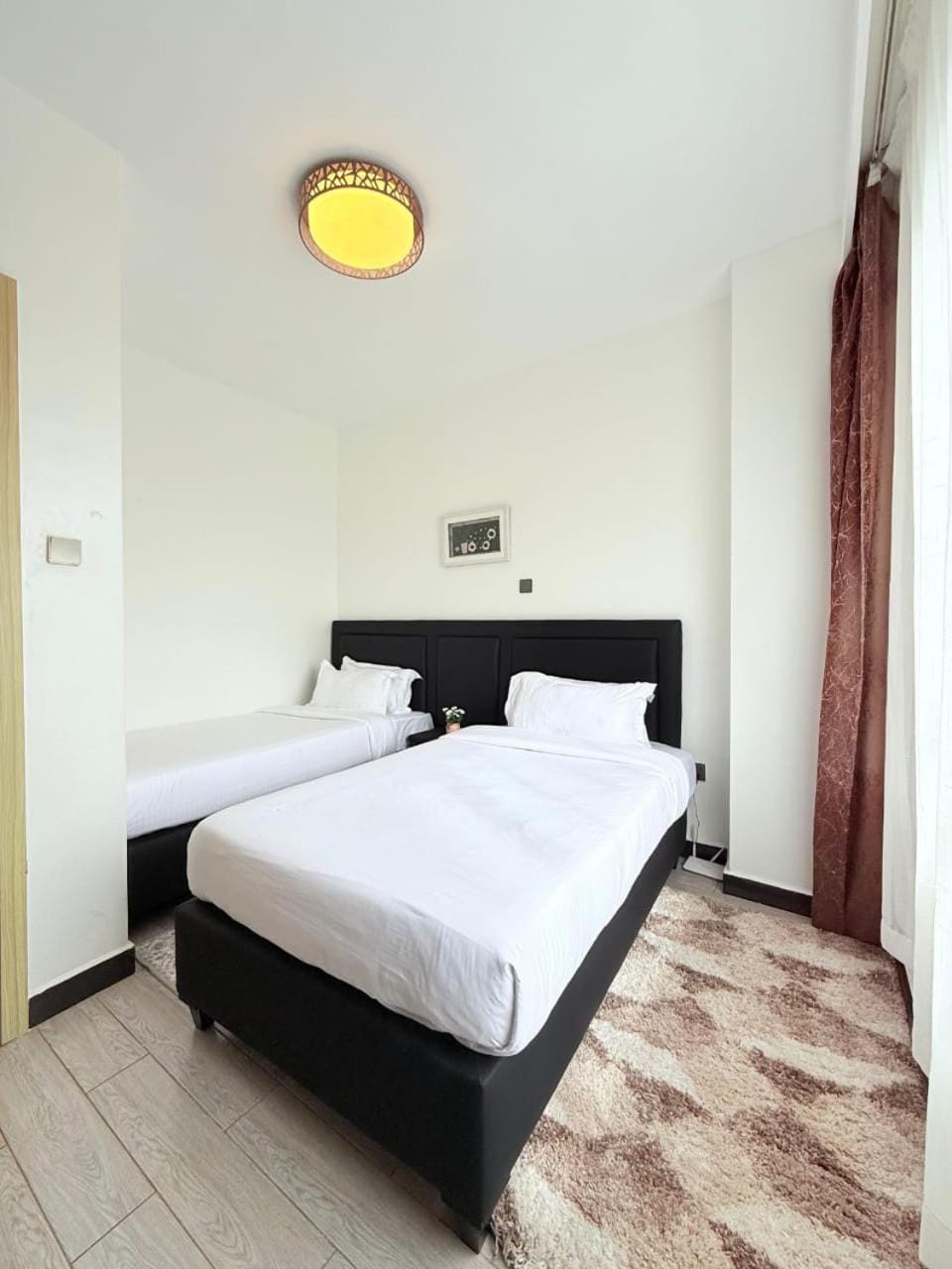 The modern executive fully furnished three bedroom apartment with breathtaking city views which features a swimming pool,fully fitted gym ,child play area and proximity to major shopping centers and restaurants Apartment in Nairobi