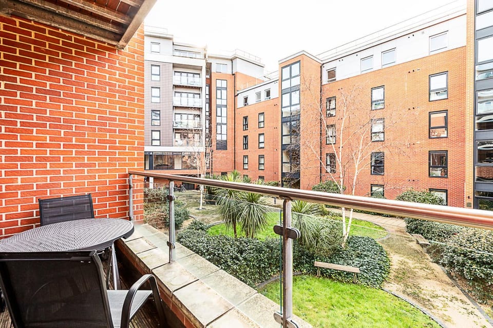 Bow Retreat Near Victoria Park Apartment in London Borough of Hackney
