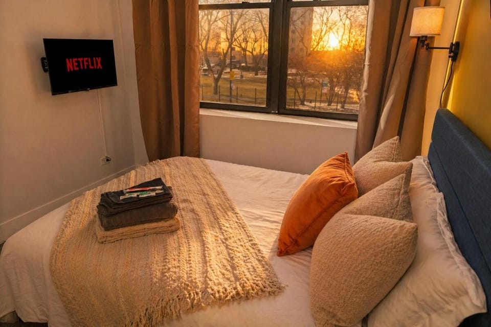 South Loop 2BR Chicago 420-Friendly Near McCormick & Chinatown Apartment in South Loop
