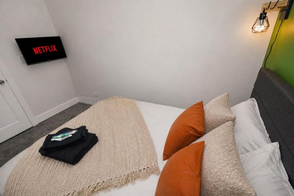 South Loop 2BR Chicago 420-Friendly Near McCormick & Chinatown Apartment in South Loop