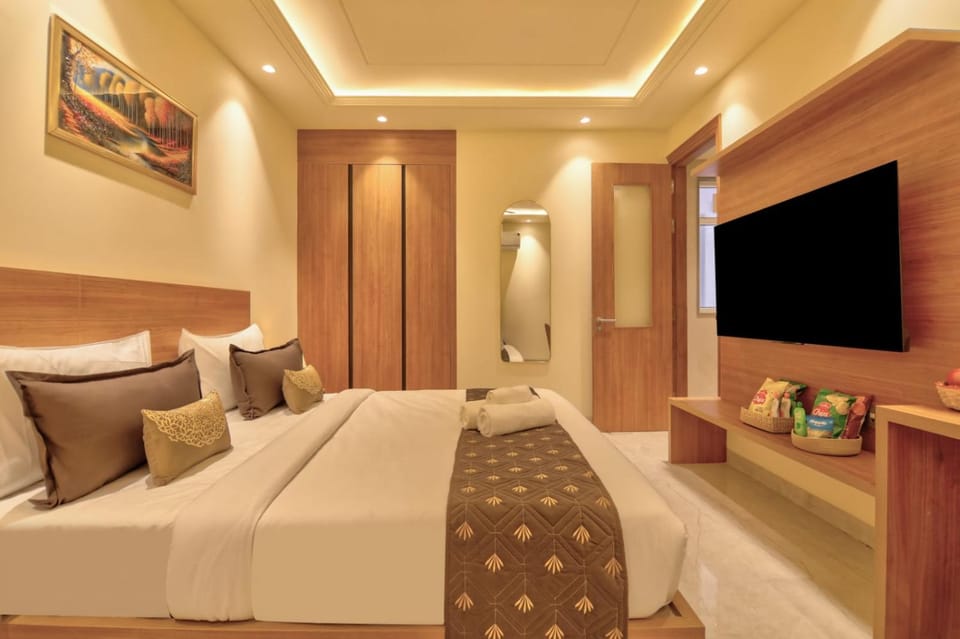 Communal lounge/ TV room, Bed, TV and multimedia, Living room, Photo of the whole room, Seating area, Evening entertainment, Bedroom