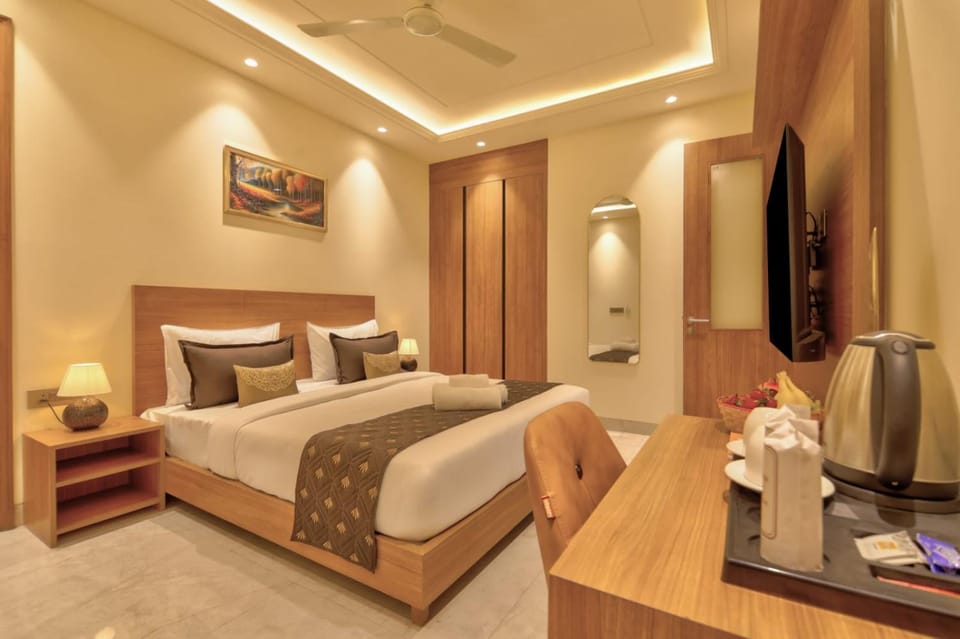 Bed, TV and multimedia, Coffee/tea facilities, Kitchen or kitchenette, Photo of the whole room, Bedroom, fireplace, wardrobe, air conditioner
