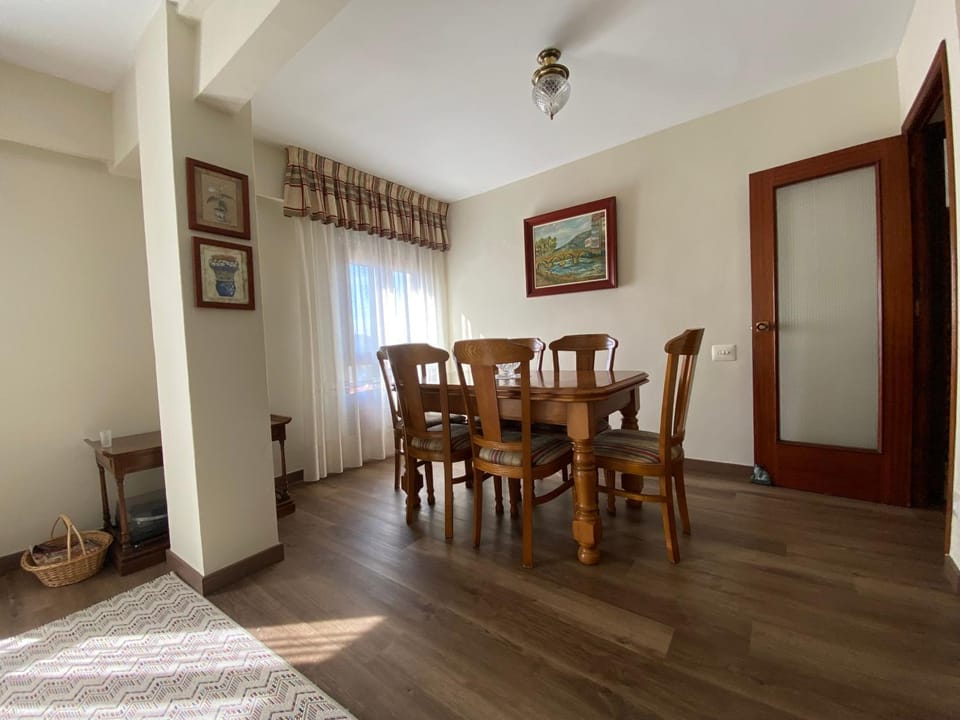 Seating area, Dining area