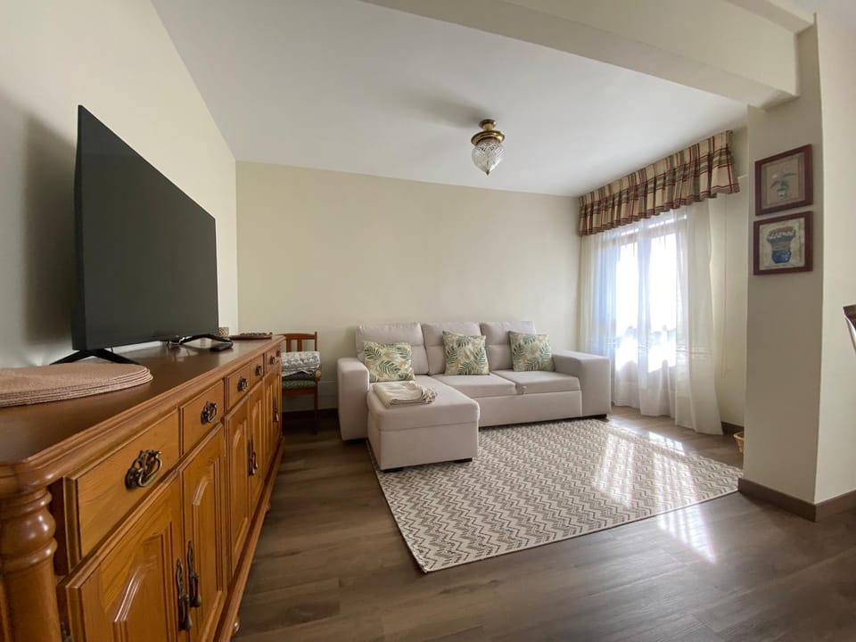 TV and multimedia, Seating area, Evening entertainment