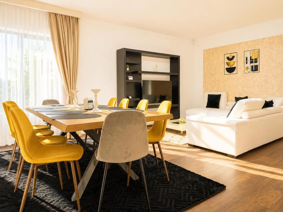 Living room, Seating area, Dining area